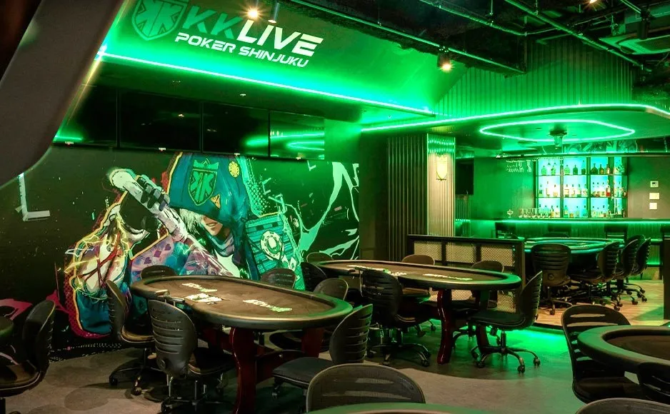 新宿のポーカールームであるKKLIVE POKER SHINJUKUの店内画像