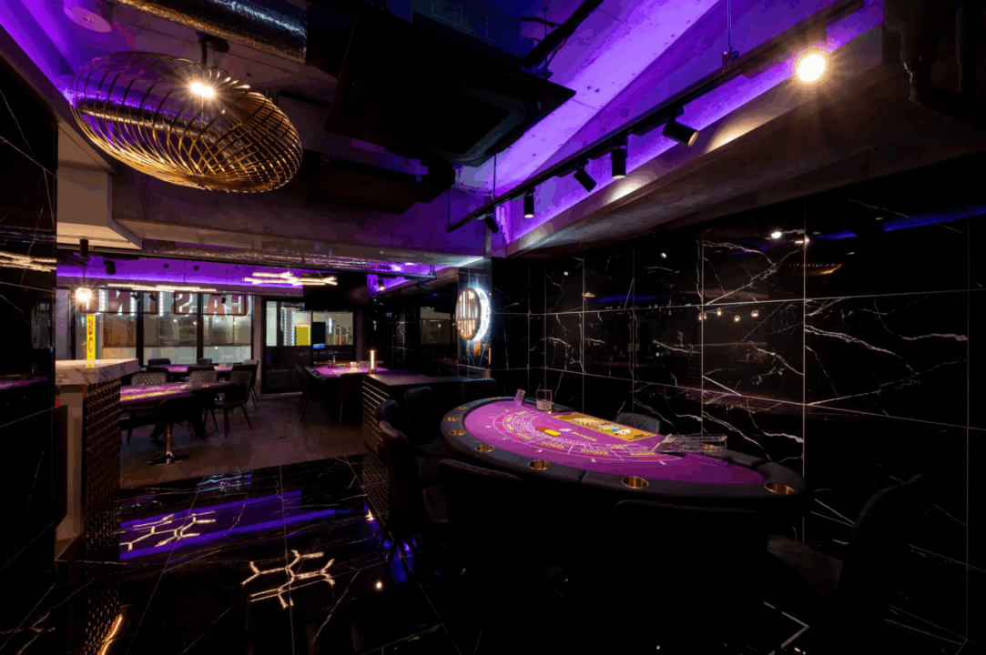 上野のポーカールームであるBLOW上野の店内画像