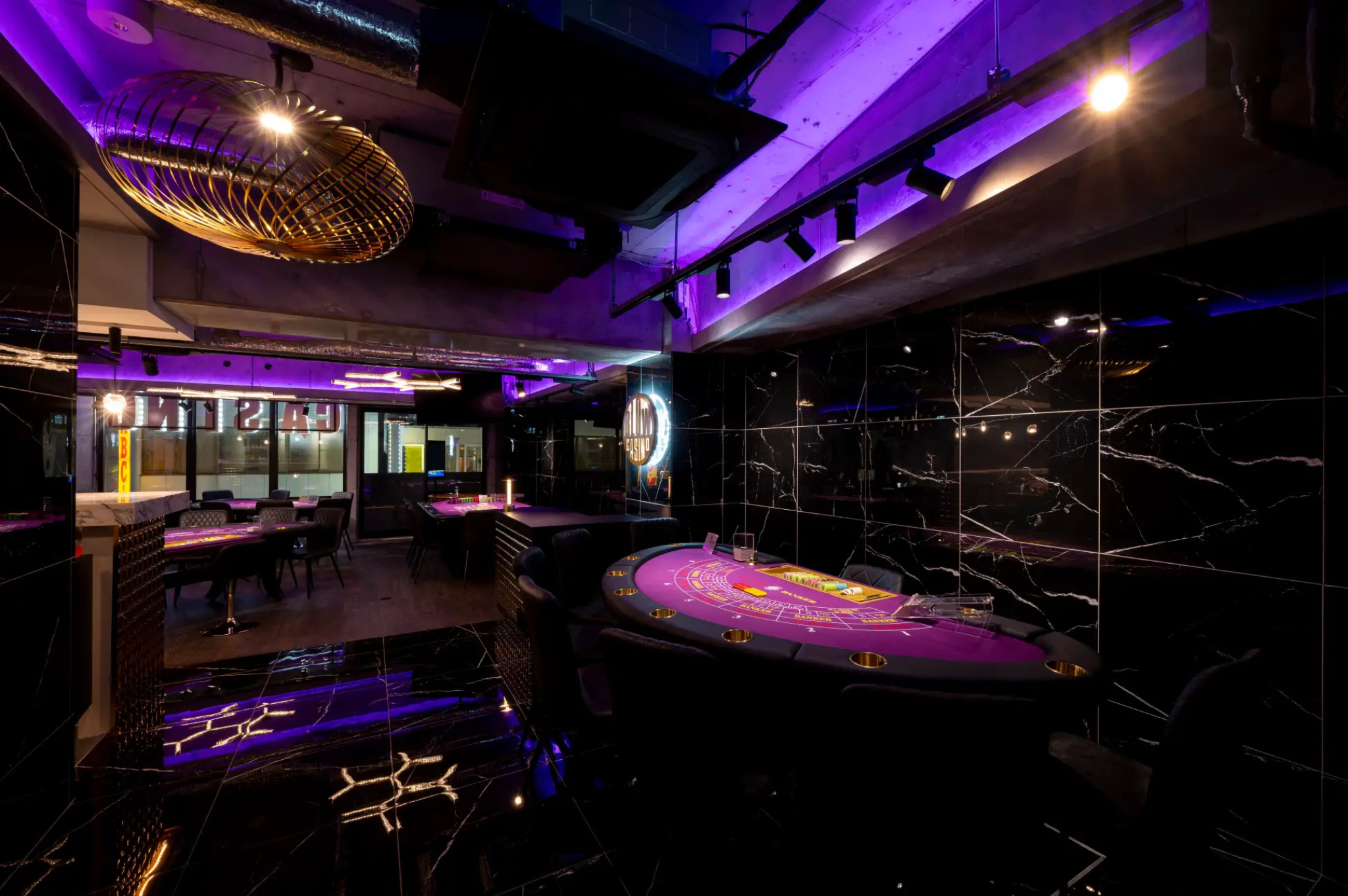 上野のポーカールームであるBLOW上野の店内画像