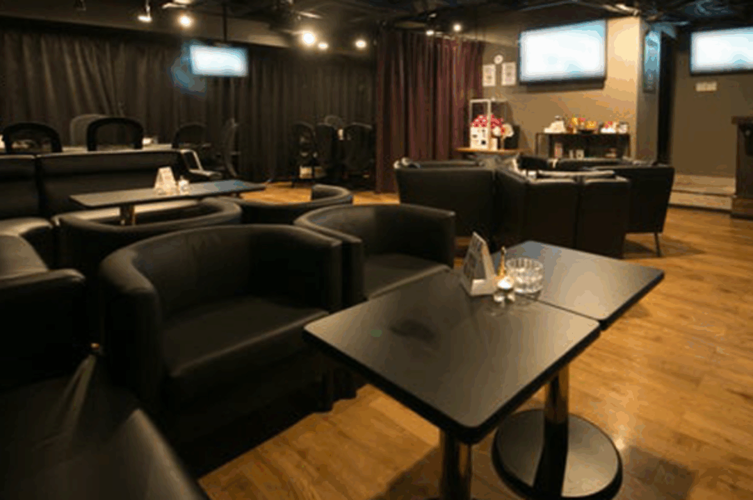 上野のポーカールームであるAmusement Bar HACCi.の店内画像