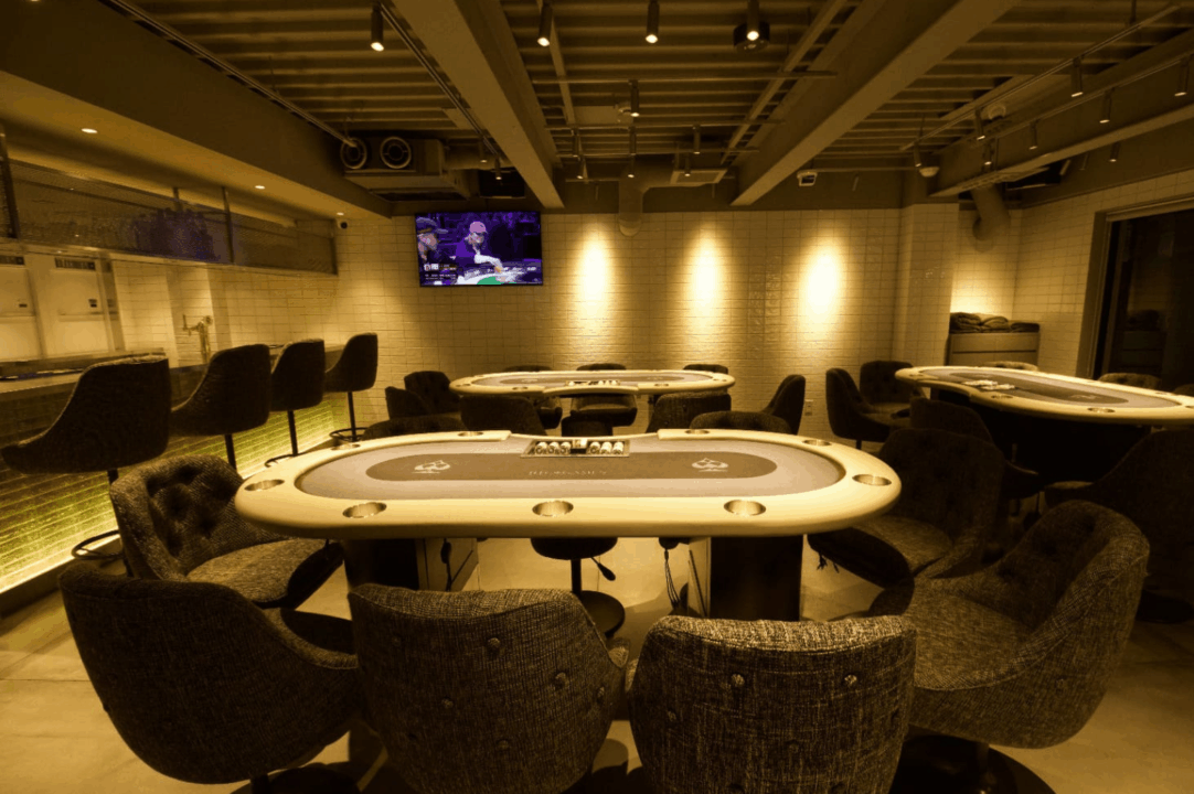 六本木のポーカールームであるRIC GAMES ROPPONGIの店内画像