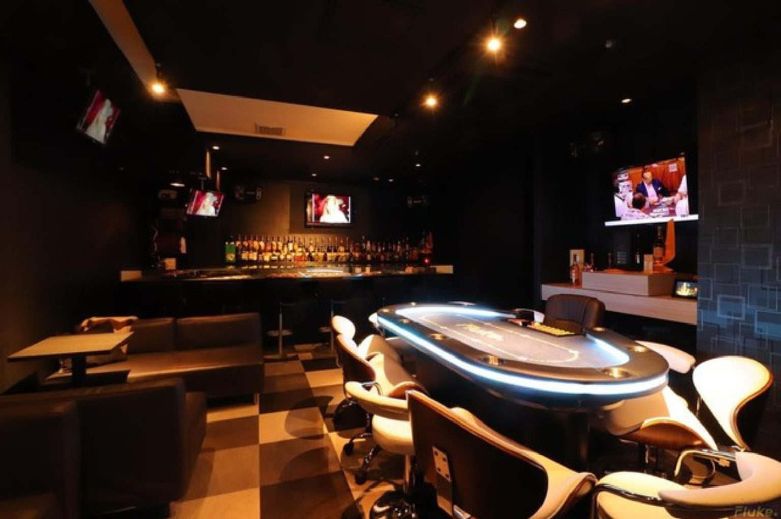 六本木のポーカールームであるFluke. Roppongiの店内画像