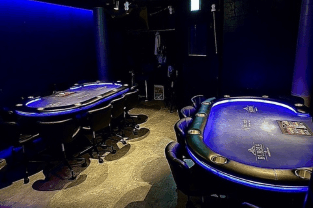 六本木のポーカールームであるBUBBLE 六本木店の店内画像