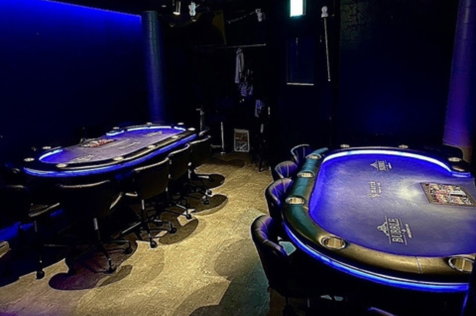 六本木のポーカールームであるBUBBLE 六本木店の店内画像