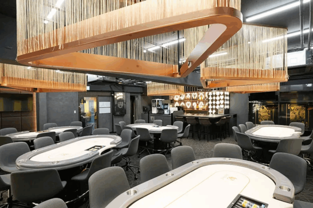 六本木のポーカールーム、ベルバードポーカー新橋の店内画像