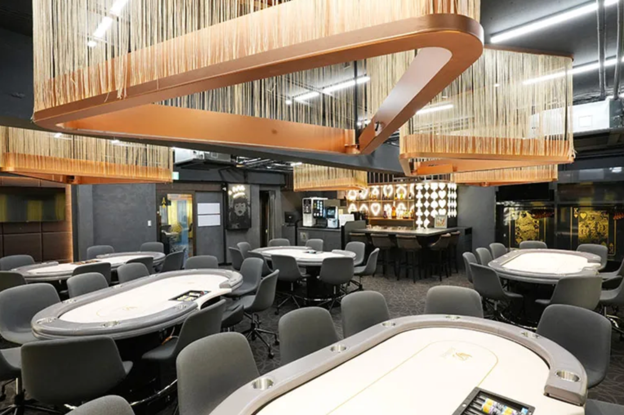 六本木のポーカールーム、ベルバードポーカー新橋の店内画像