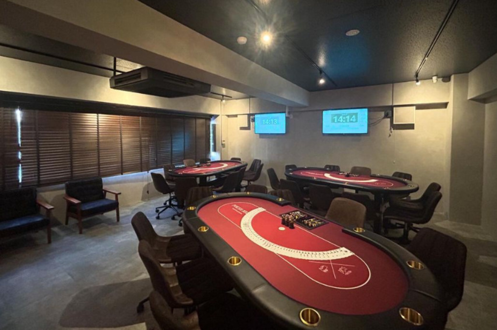 高田馬場のポーカールーム、BARRLE NEST 高田馬場の店内画像