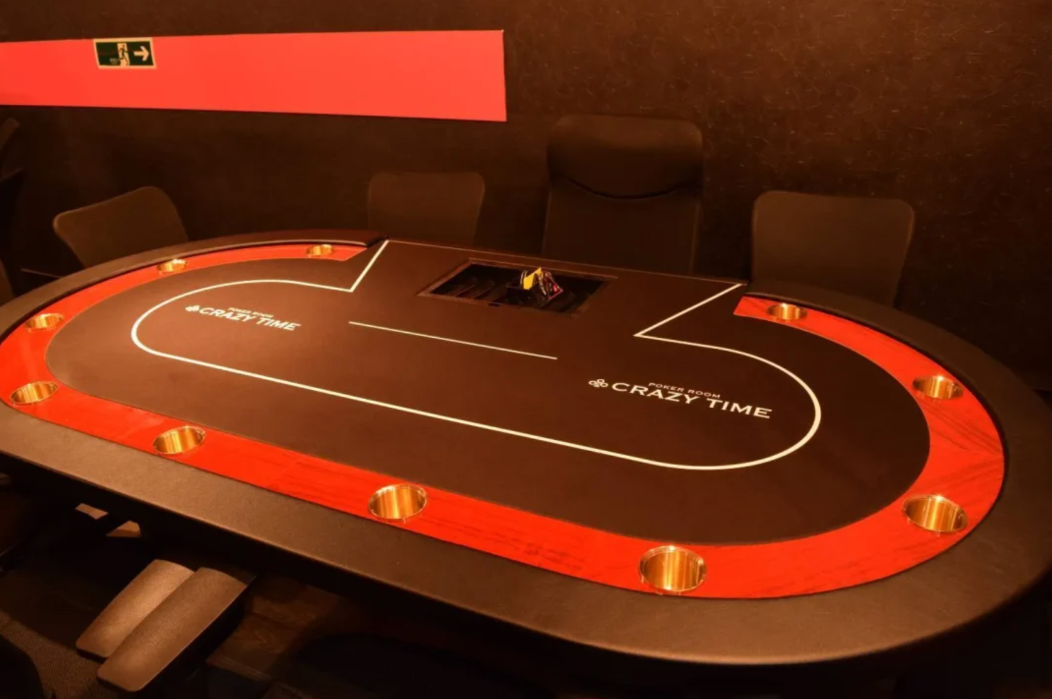 六本木のポーカールーム、Crazy Timeの店内画像