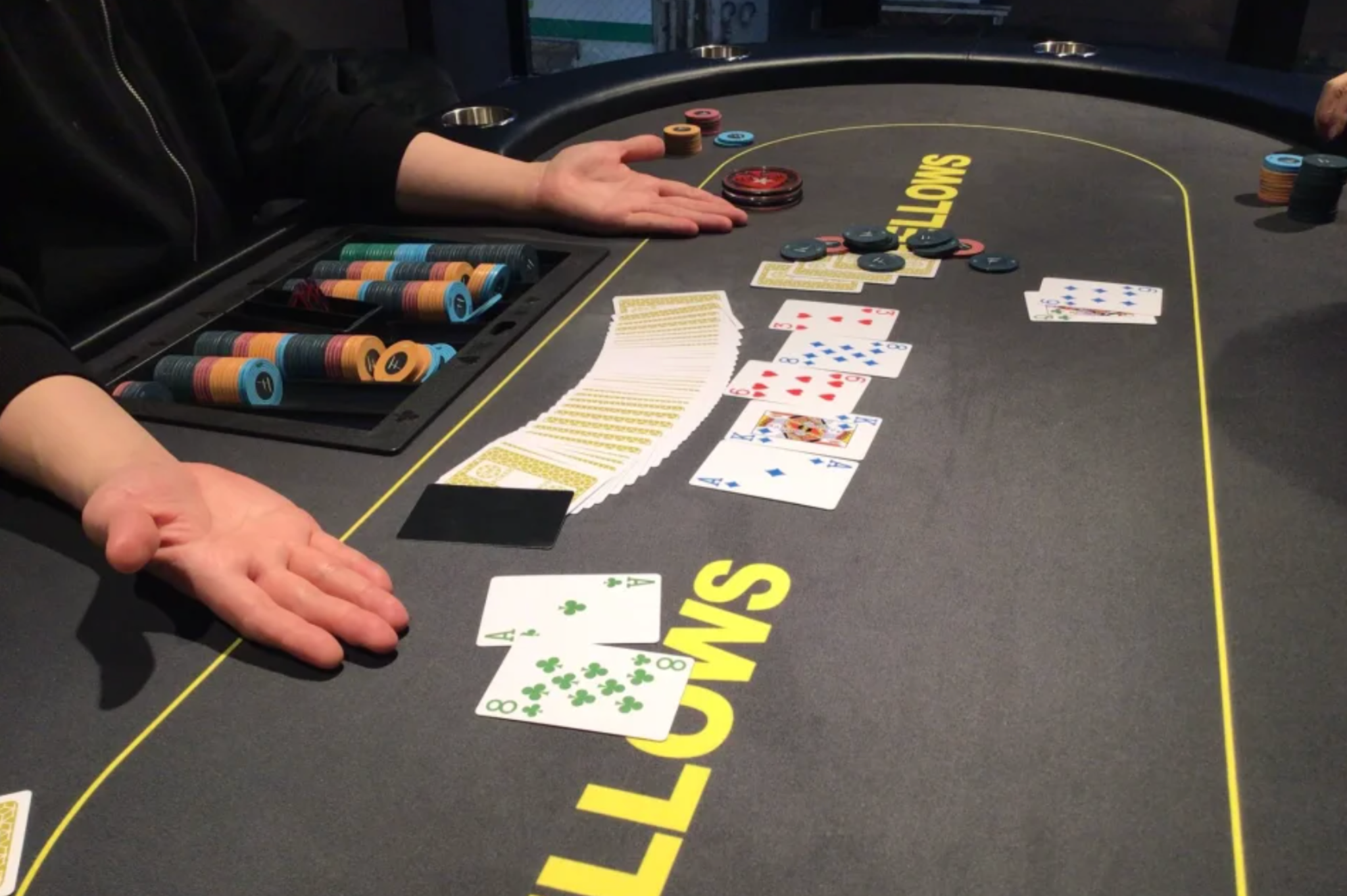 六本木のポーカールーム、FELLOWSの店内画像