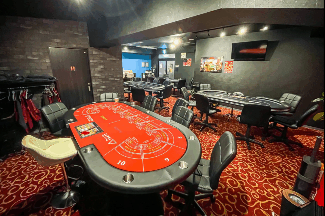 高田馬場のポーカールーム、PokerBar Fratz 高田馬場の店内画像