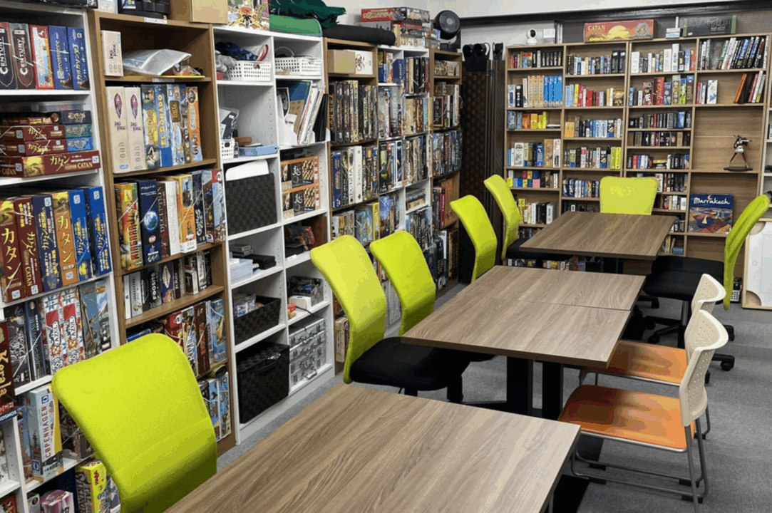 高田馬場のポーカールーム、ボードゲームハウスLIG＠高田馬場店の店内画像