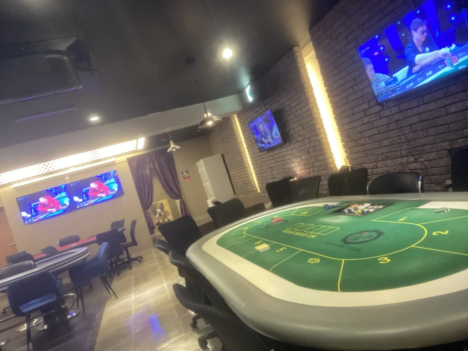 川崎でリングゲームを遊ぶのにオススメなパラダイスカジノ 川崎の店内画像