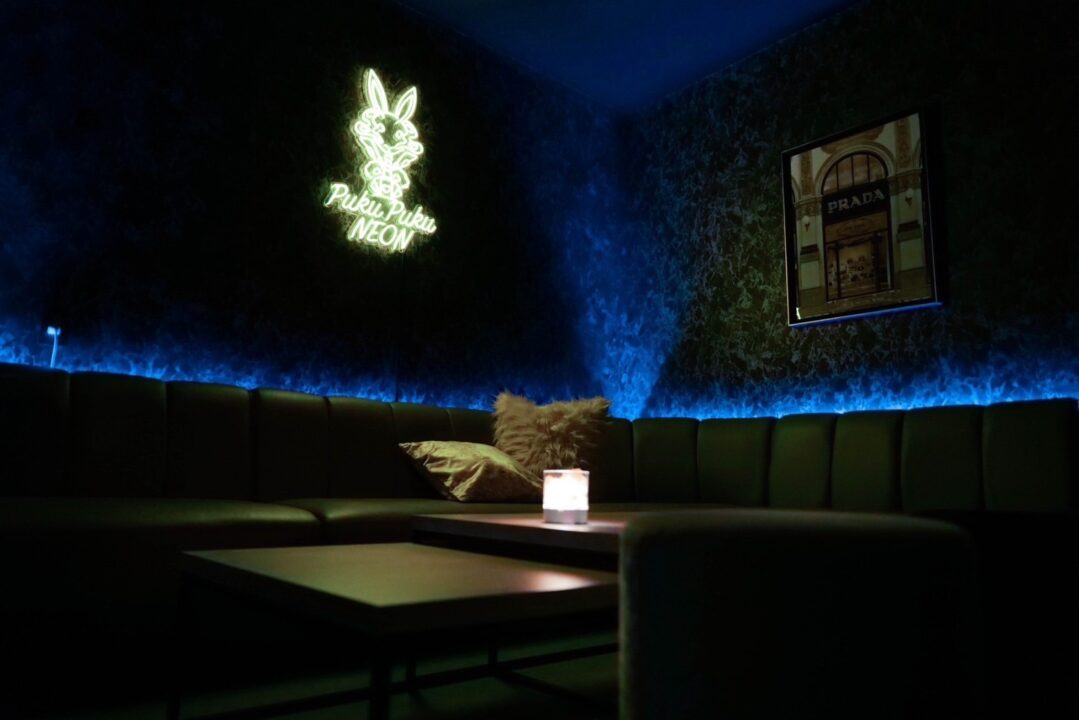 新宿のポーカールームであるPukuPuku NEON新宿店を紹介する画像