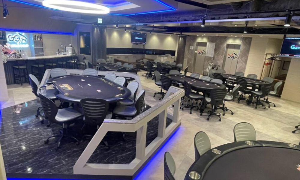 大阪・梅田のポーカールームであるGG&Bluff 大阪の店内画像