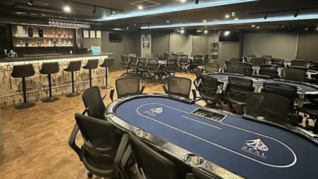 池袋のポーカールーム、ZEAL8池袋の店内画像