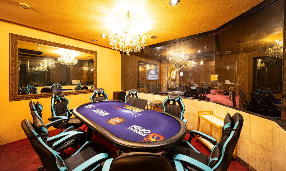 大阪・梅田のポーカールーム、ポーカー＆カジノバー ゼウス 北新地店の店内画像
