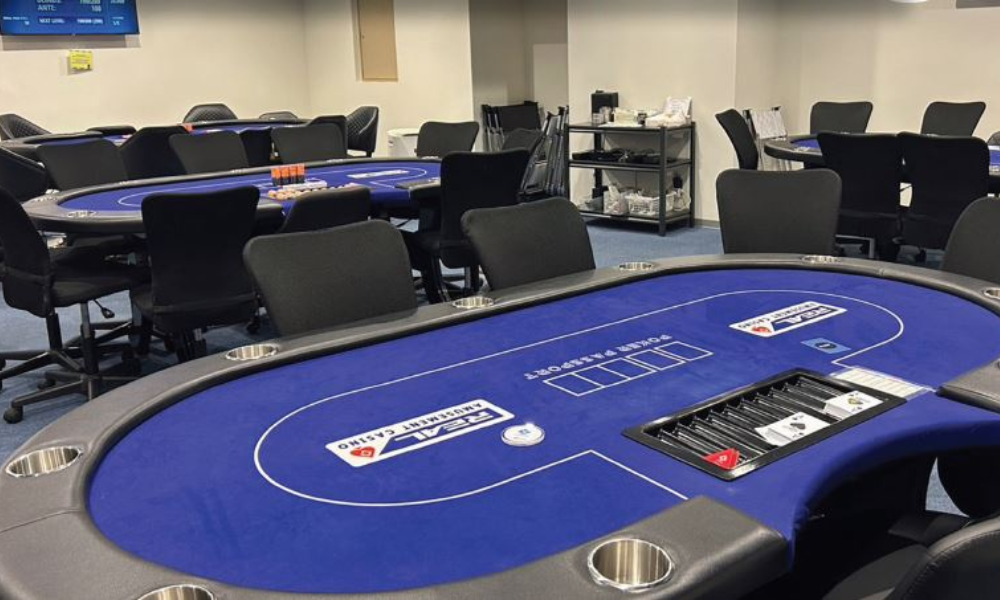 大阪・梅田のポーカールームであるAmusement casino REALの店内画像