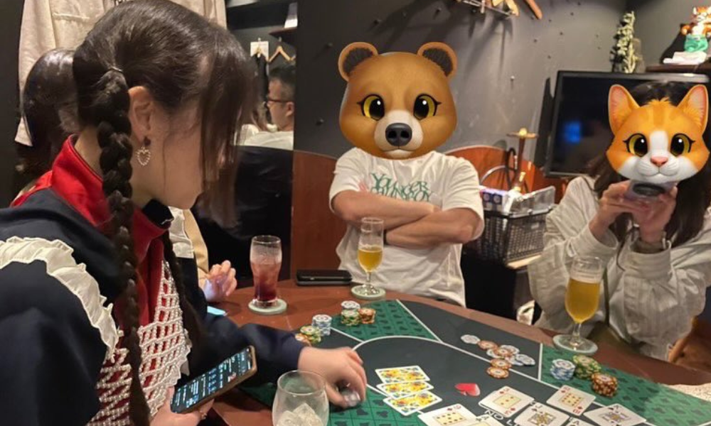 大阪・梅田のポーカールームであるおともだちポーカーの店内画像