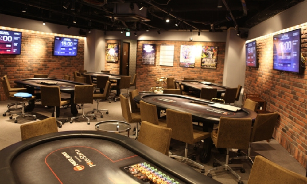 大阪・梅田のポーカールームであるPOKER LIVE OSAKAの店内画像