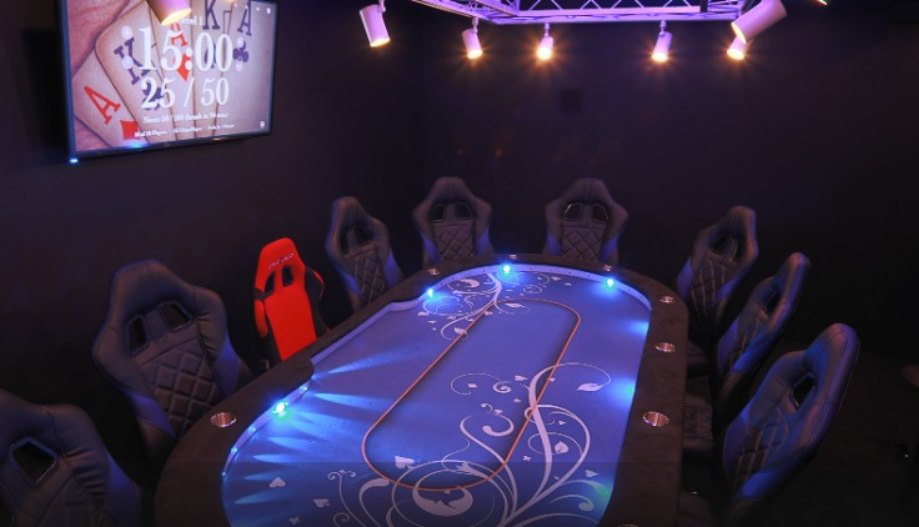 渋谷のポーカールームであるOSKERの画像