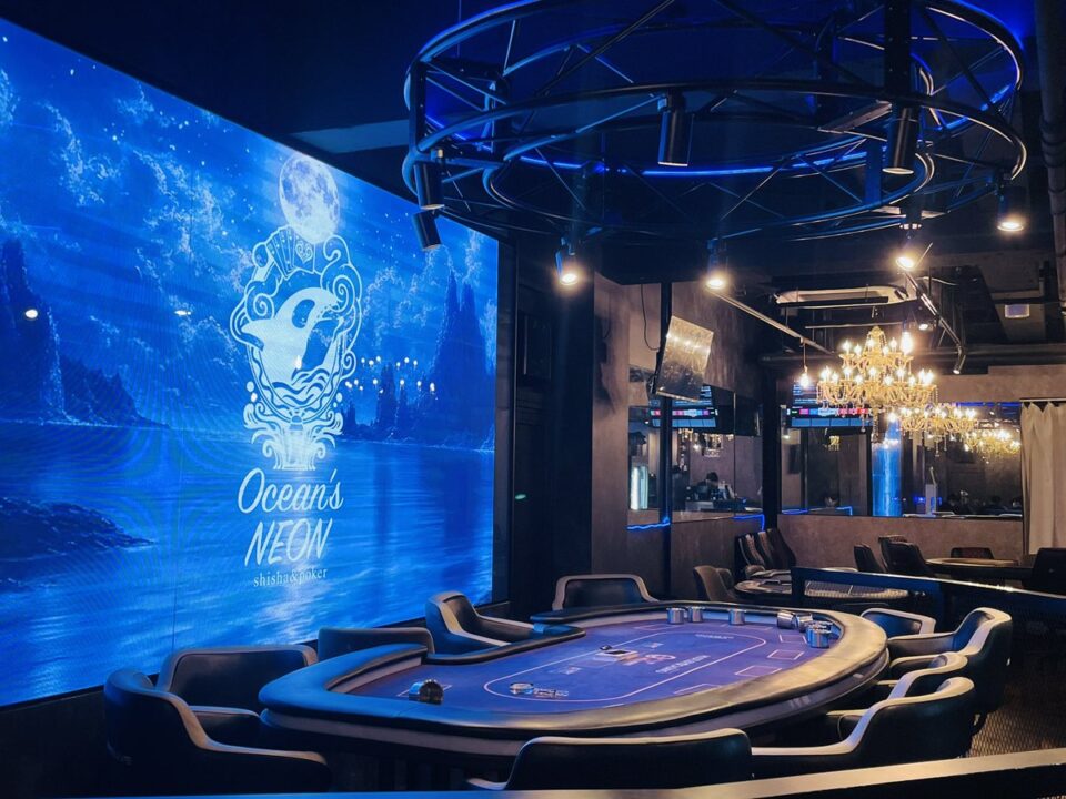 新宿のポーカールームOcean's NEONの店内画像1