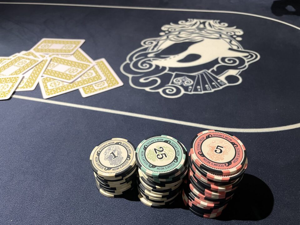 新宿のポーカールームOcean's NEONの店内画像2