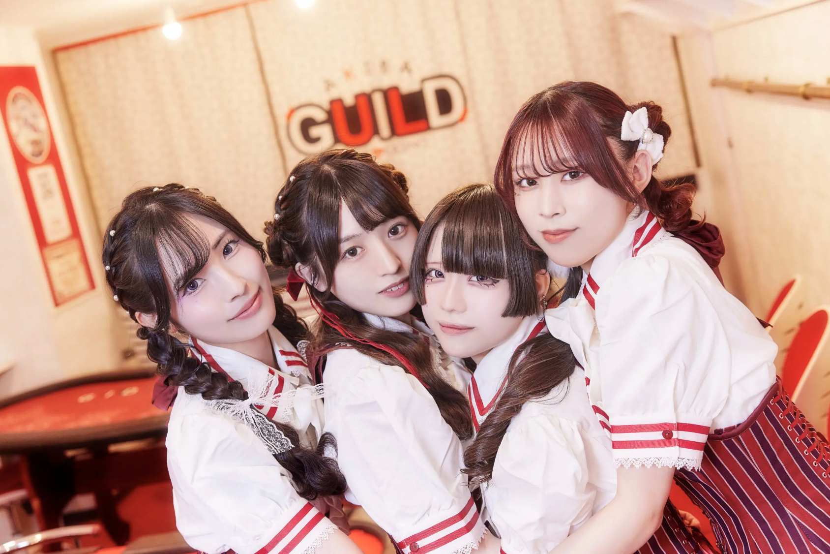 秋葉原にあるアミューズメントポーカー店舗・アキバギルドの店内とキャストの画像