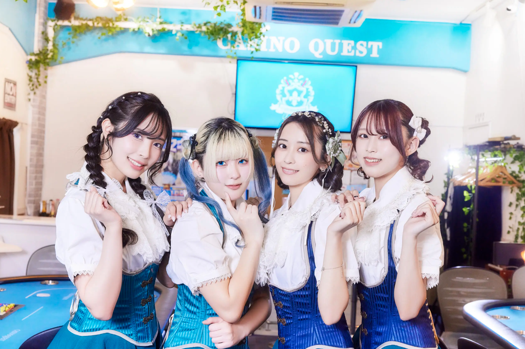 秋葉原にあるアミューズメントポーカー店舗・カジノクエストの店内とキャストの画像