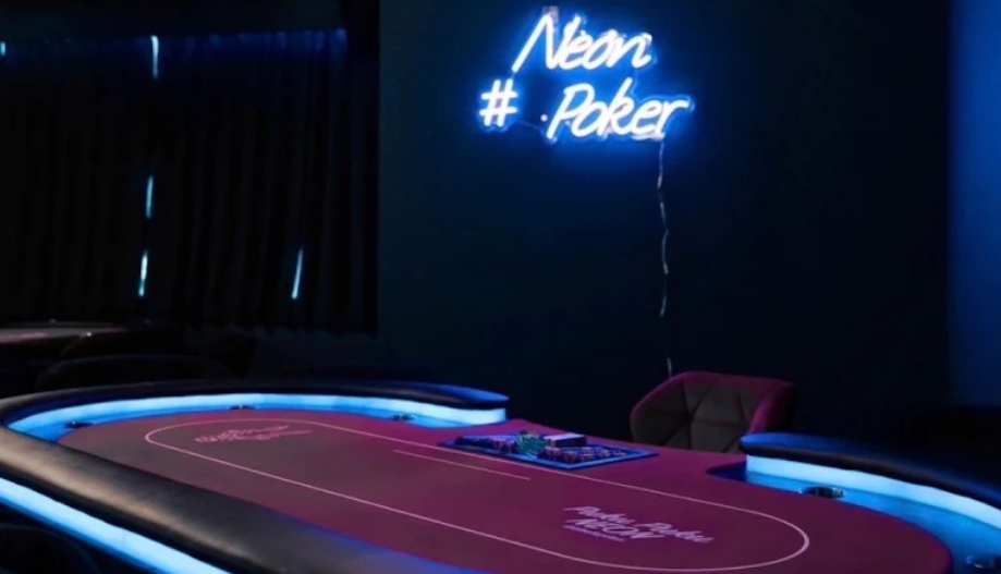 新宿のポーカールーム　PukuPuku NEONの店内画像3