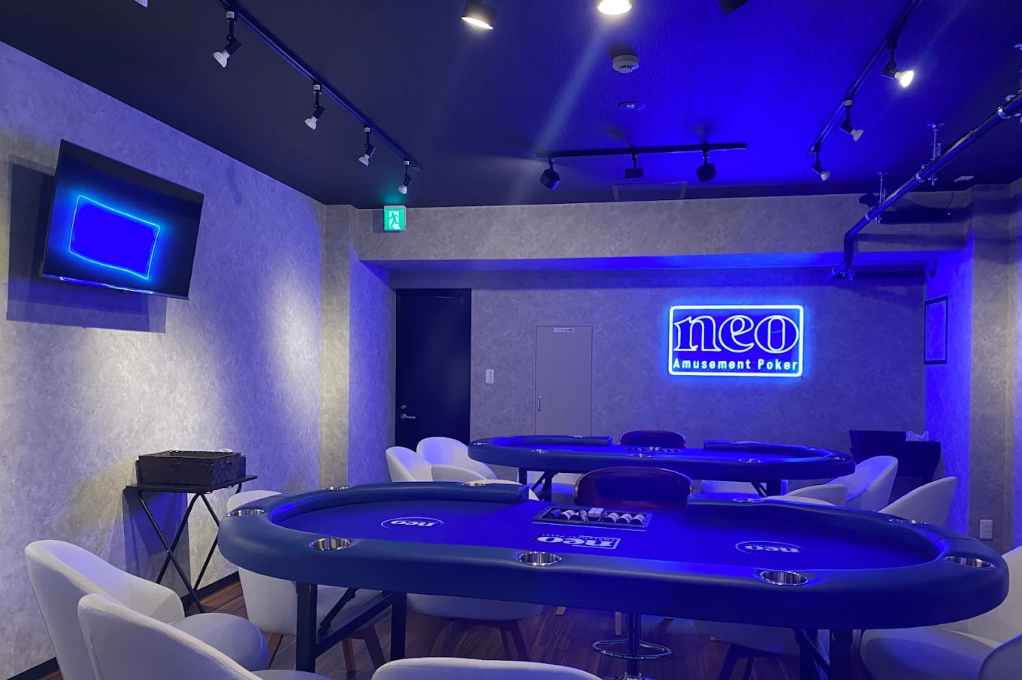 立川のポーカールーム、アミューズメントカジノバーneoの店内画像