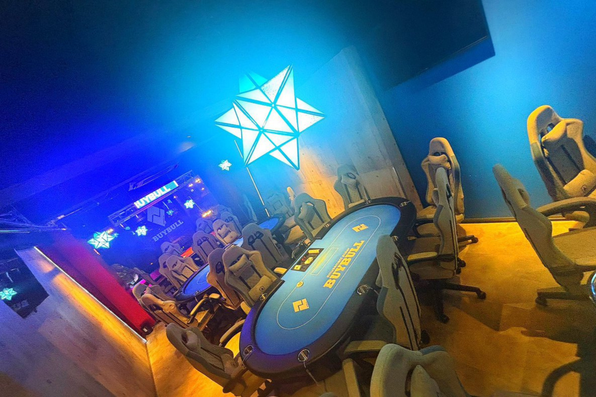 津田沼のポーカールーム、BUYBULL 千葉県津田沼店の店内画像