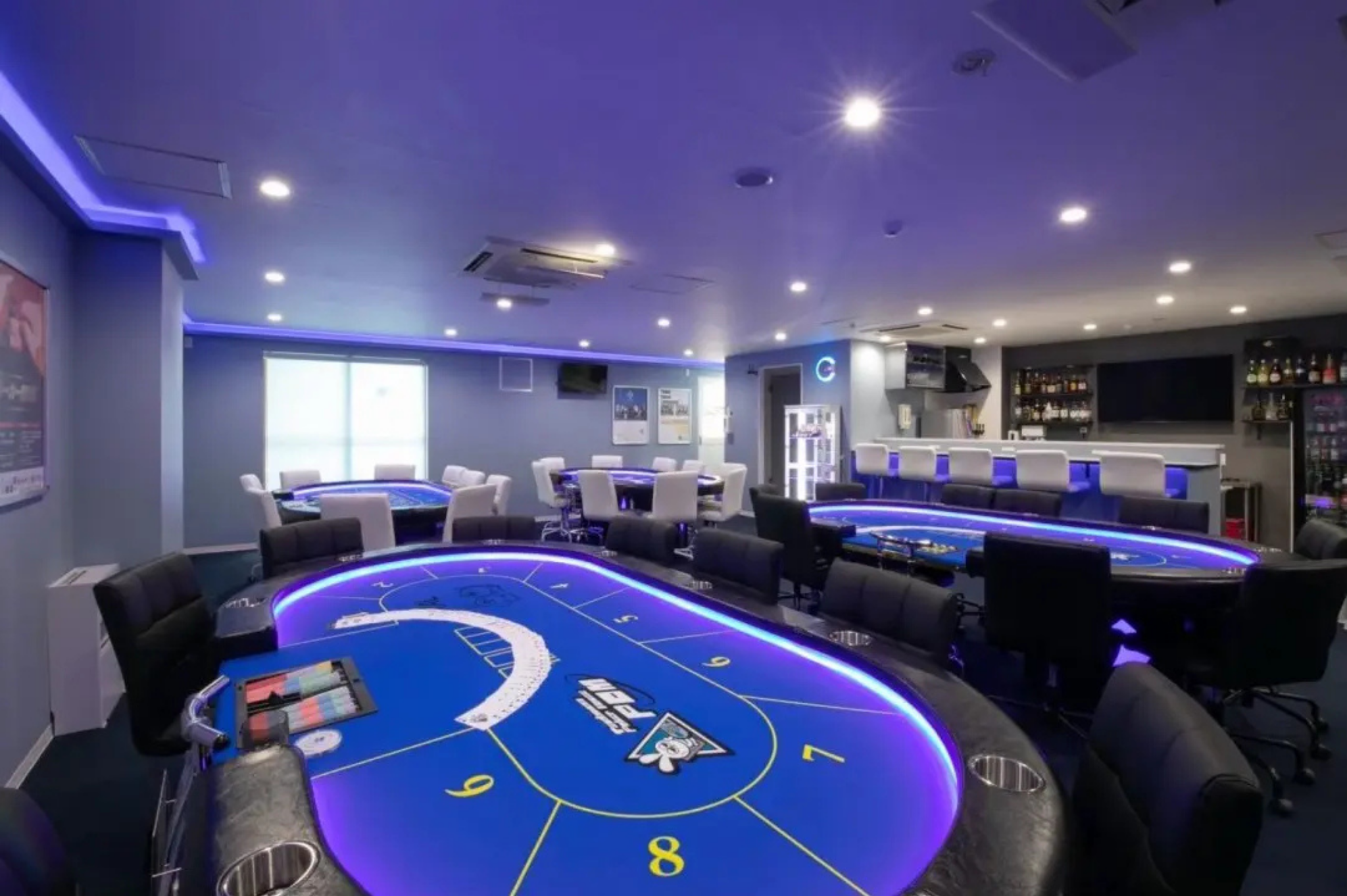 津田沼のポーカールーム、TSUDANUMA POKER HOUSE POMの店内画像