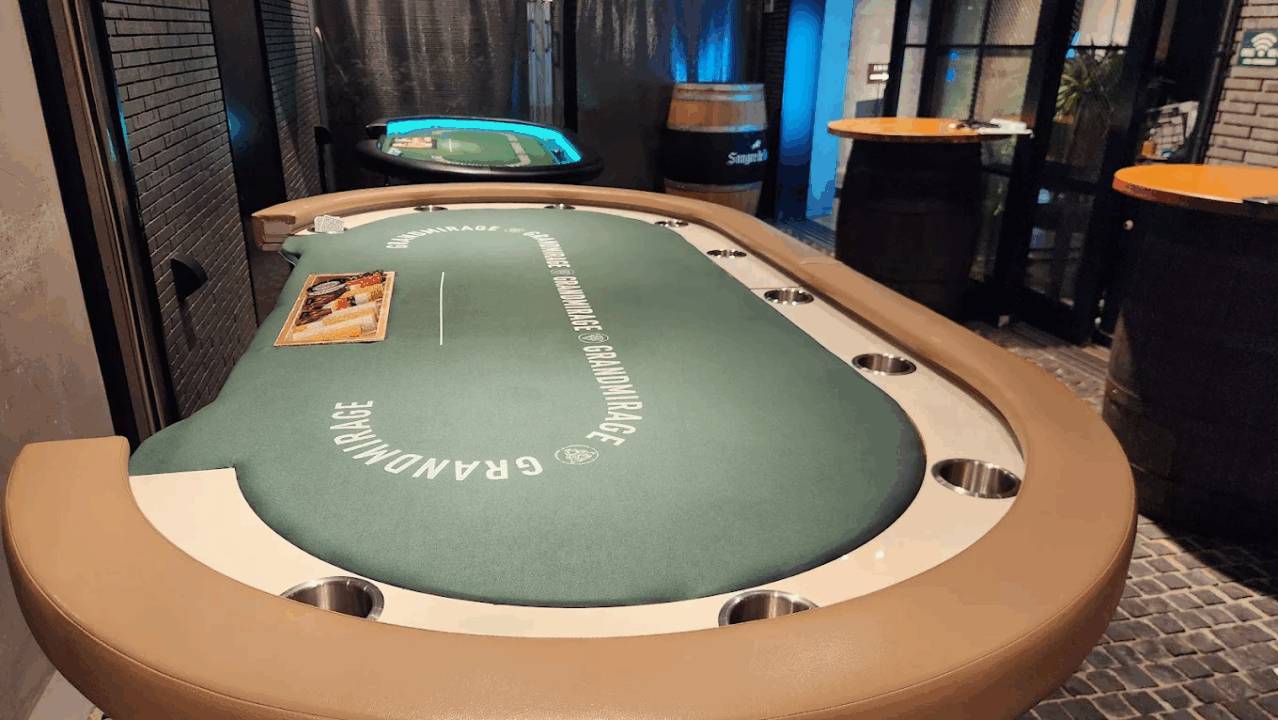 博多のポーカールーム、GRANDMIRAGEの店内画像