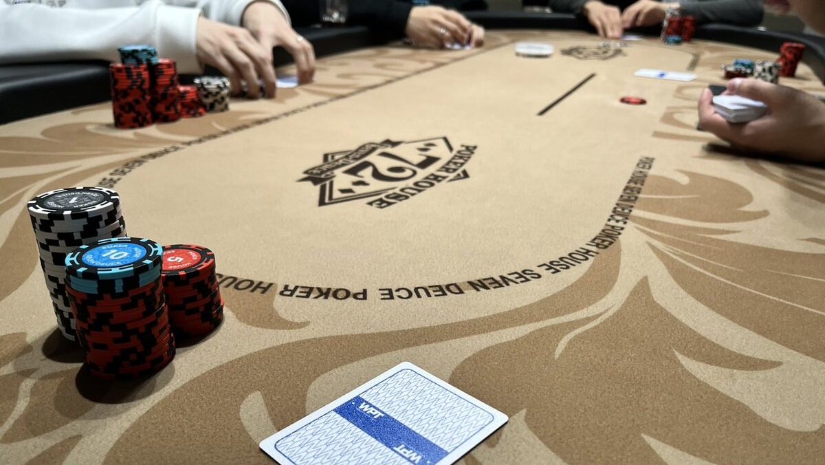 博多のポーカールーム、72 SevenTwoの店内画像