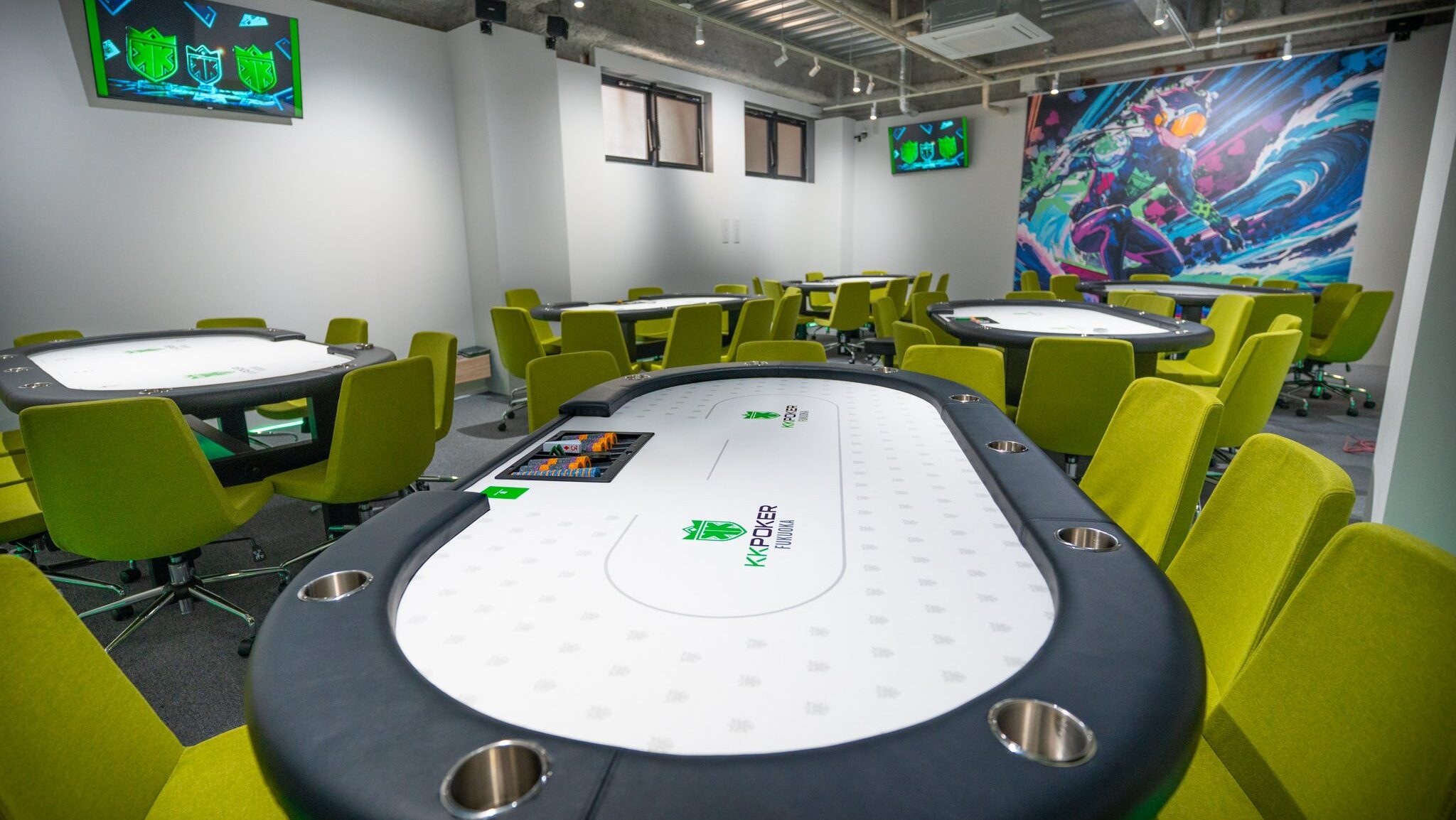 博多のポーカールーム、KKPOKER FUKUOKAの店内画像