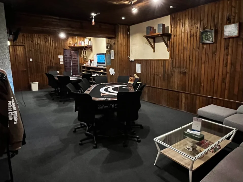 釧路のポーカールーム、POKER ROOM BellQuadsの店内画像