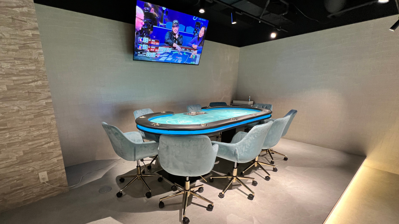 名古屋のポーカールーム、INSPIRE POKERの店内画像