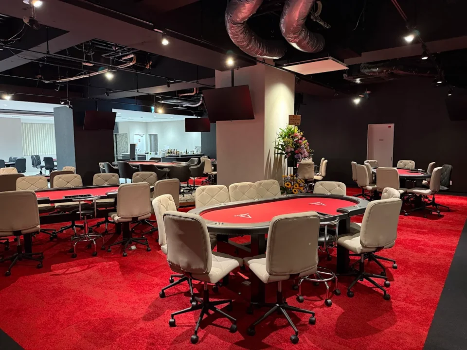 大阪、難波のポーカールーム、ポーカーアリーナ難波の店内画像
