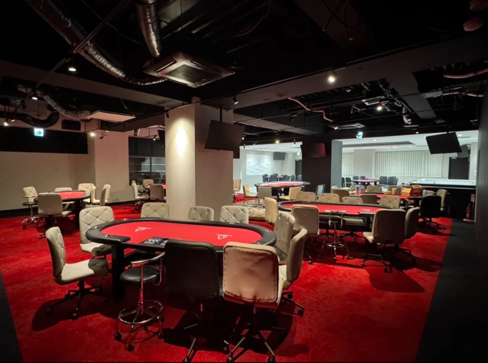 大阪、難波のポーカールーム、ポーカーアリーナ難波の店内画像