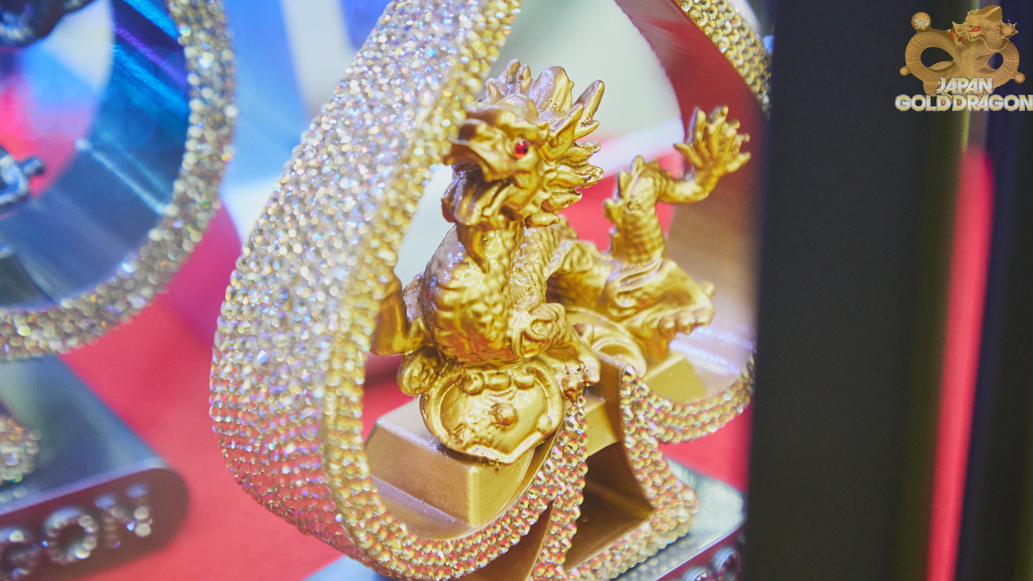JAPAN GOLD DRAGONのトロフィーの画像