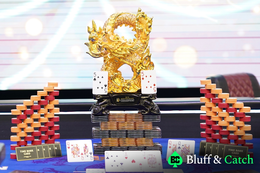 JAPAN GOLD DRAGONのメインイベント優勝者トロフィー