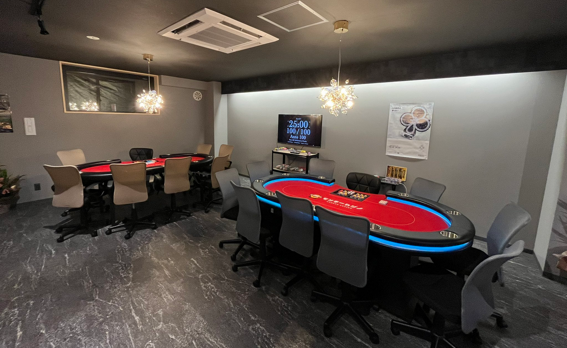 旭川にあるおすすめのポーカールームであるモンキーカジノの店内