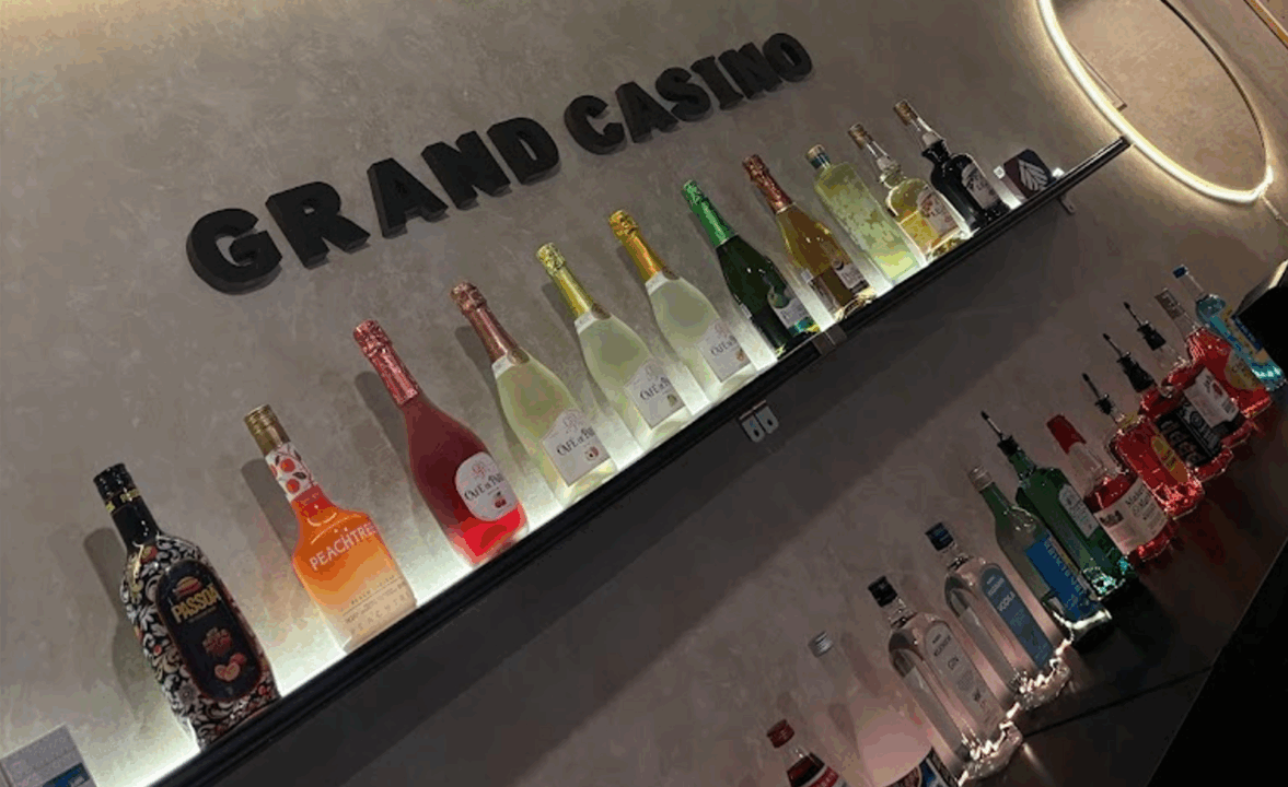 徳島にあるおすすめのポーカールームであるグランドカジノの店内