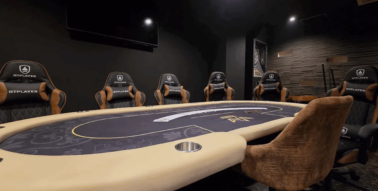 徳島にあるおすすめのポーカールームであるぽけっとの店内