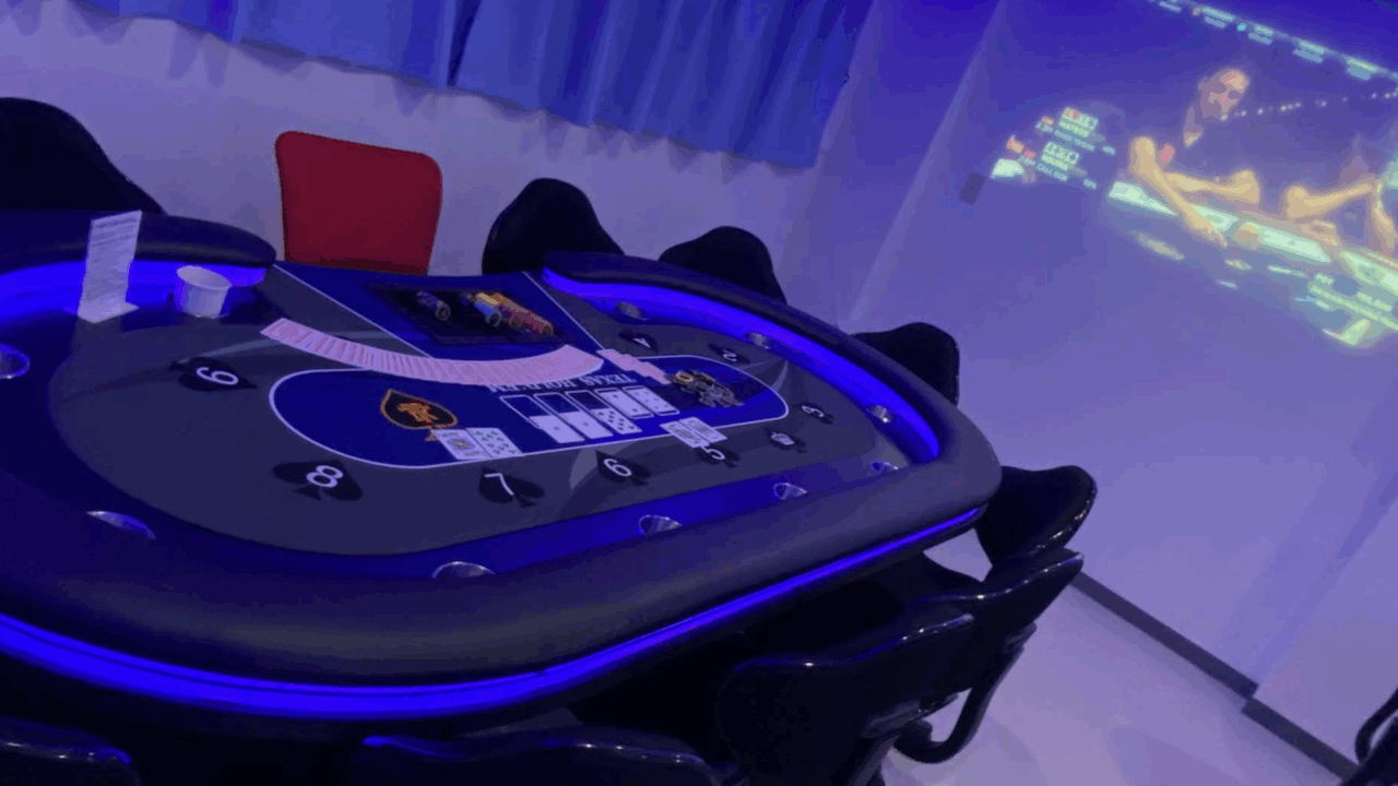 熊本のポーカールーム、PERSONAの店内画像