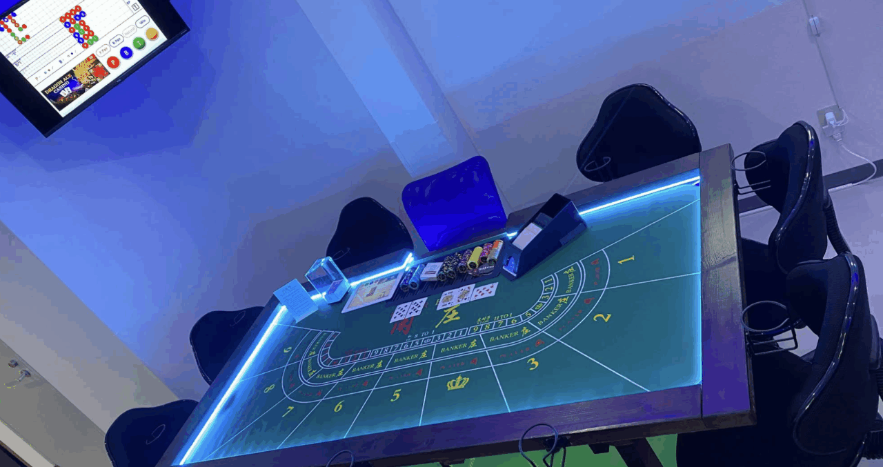 熊本のポーカールーム、PERSONAの店内画像