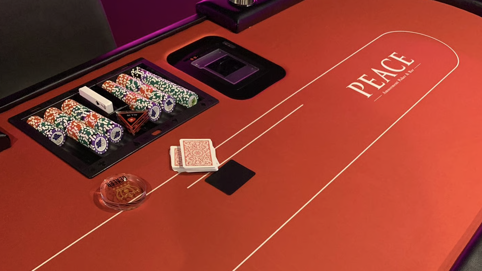 長崎のポーカールーム、PEACEの店内画像