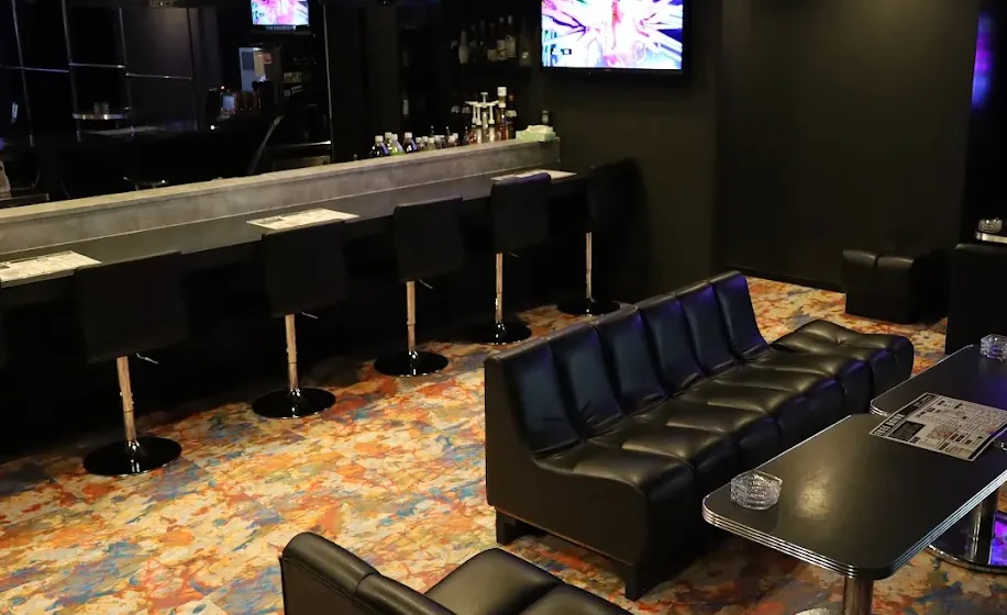 富山のポーカールーム、おちょの店内画像