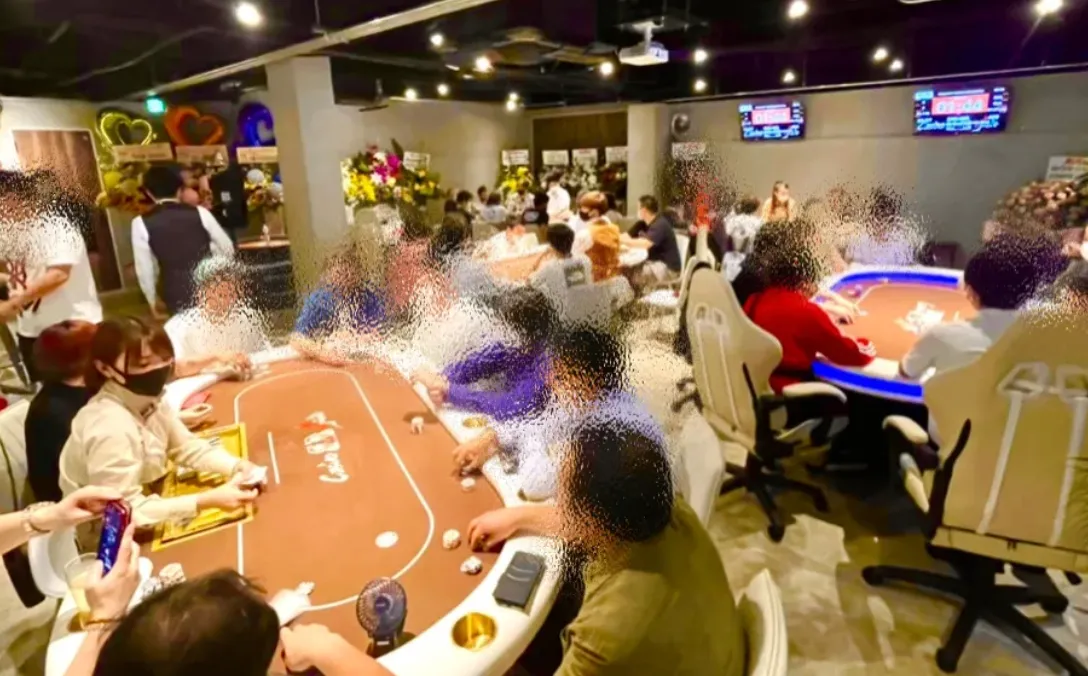 高知のポーカー、Casino Spiritが多くの人で賑わう画像