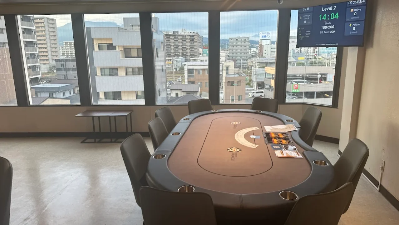 静岡・沼津のポーカールーム、YORIMICHI 沼津店の店内画像